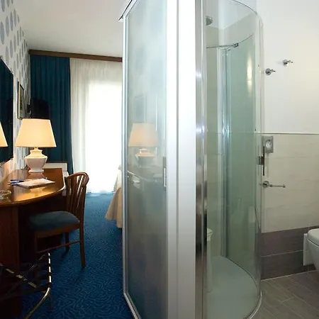 科拉罗酒店 比比翁